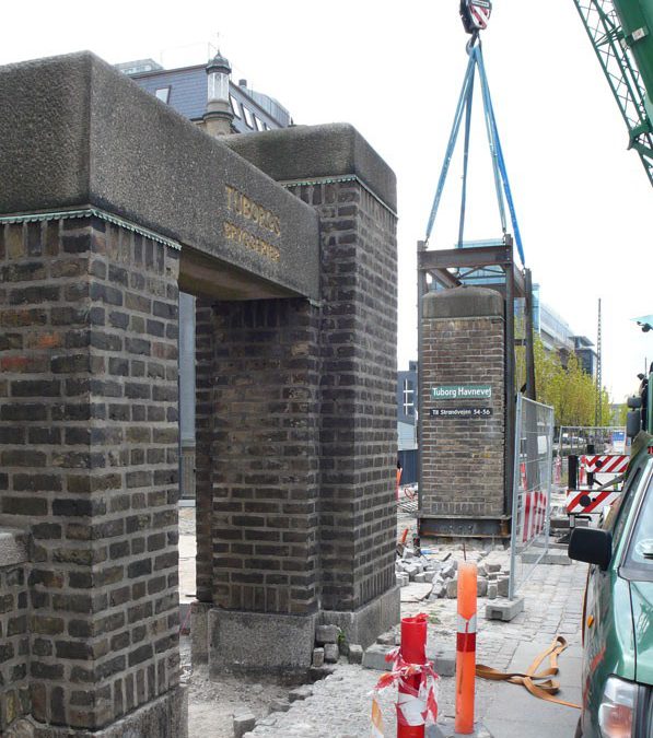 Rosenhuset: 21 ton tung portal flyttes